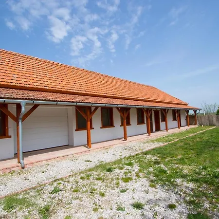 Szurkegem Elmenyporta Casa de Férias *