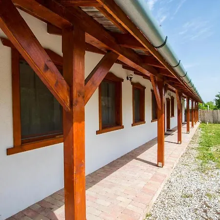 Szurkegem Elmenyporta Casa de Férias Sarud